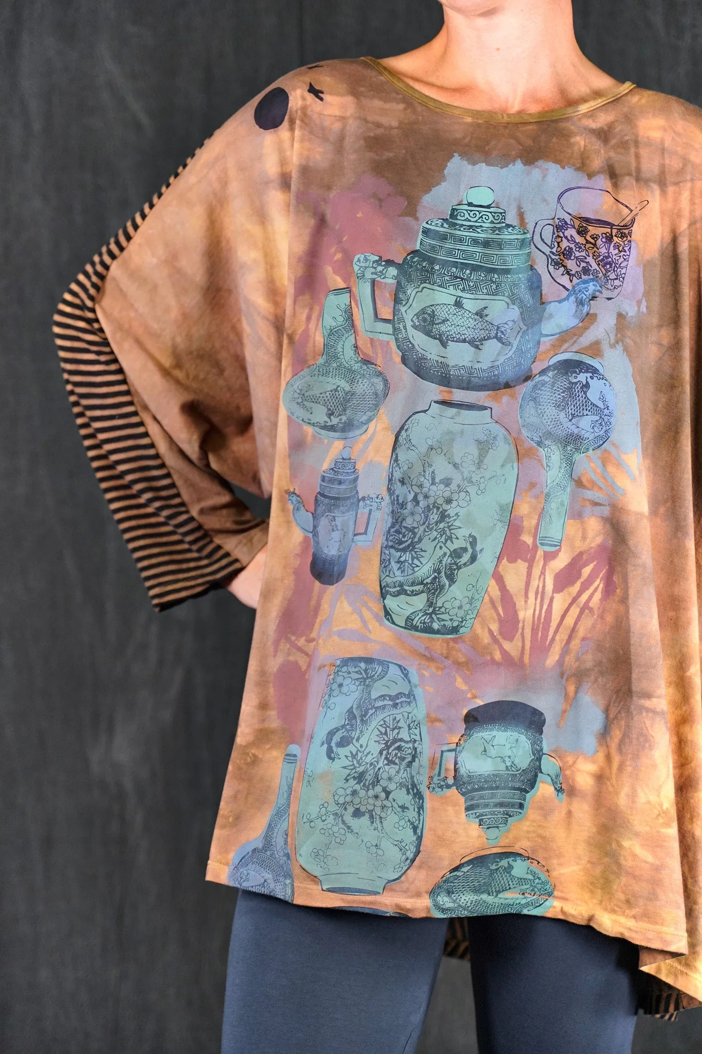 2331HD Poet Top Bronze Tea & Vase Patina