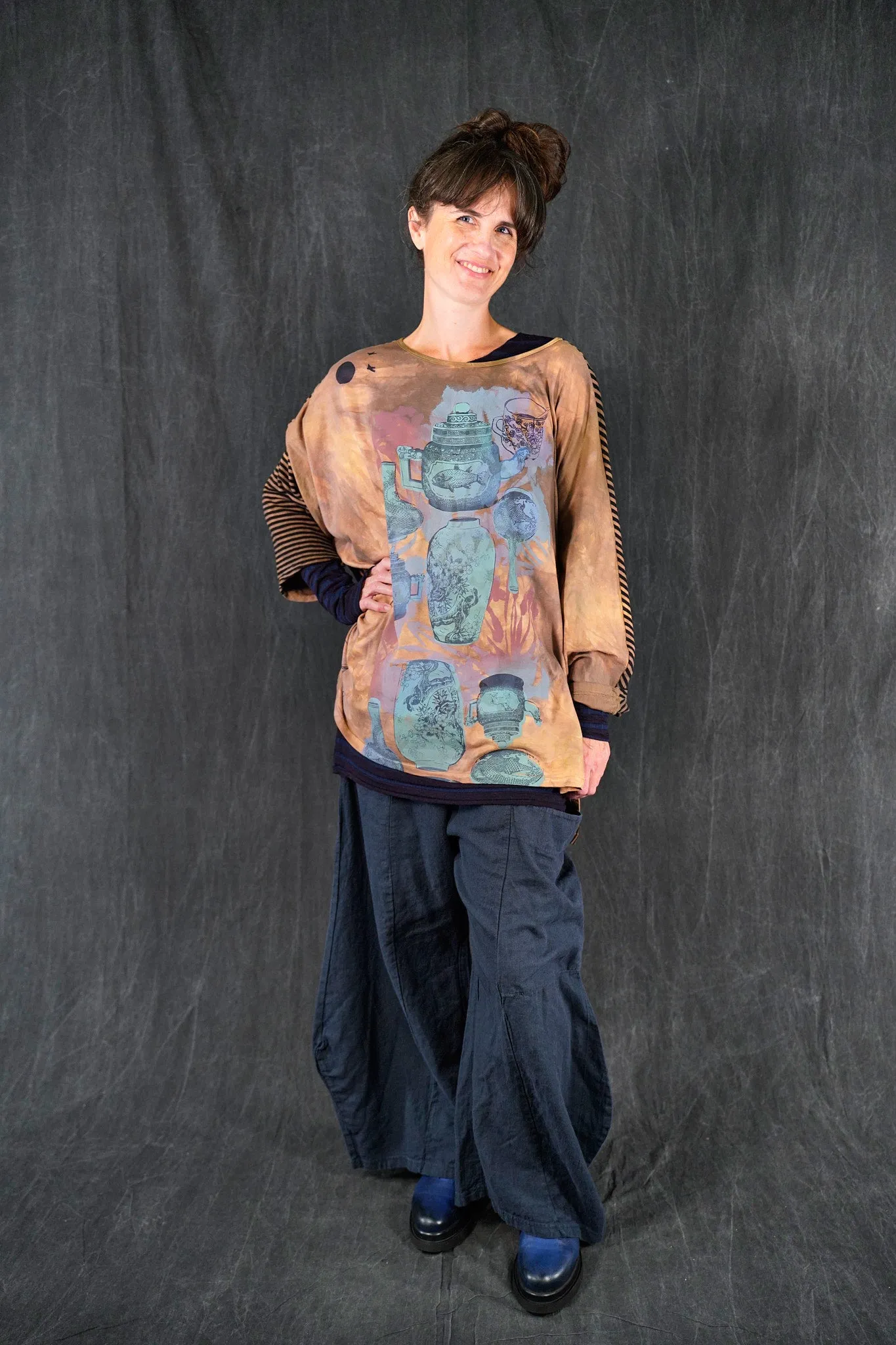 2331HD Poet Top Bronze Tea & Vase Patina