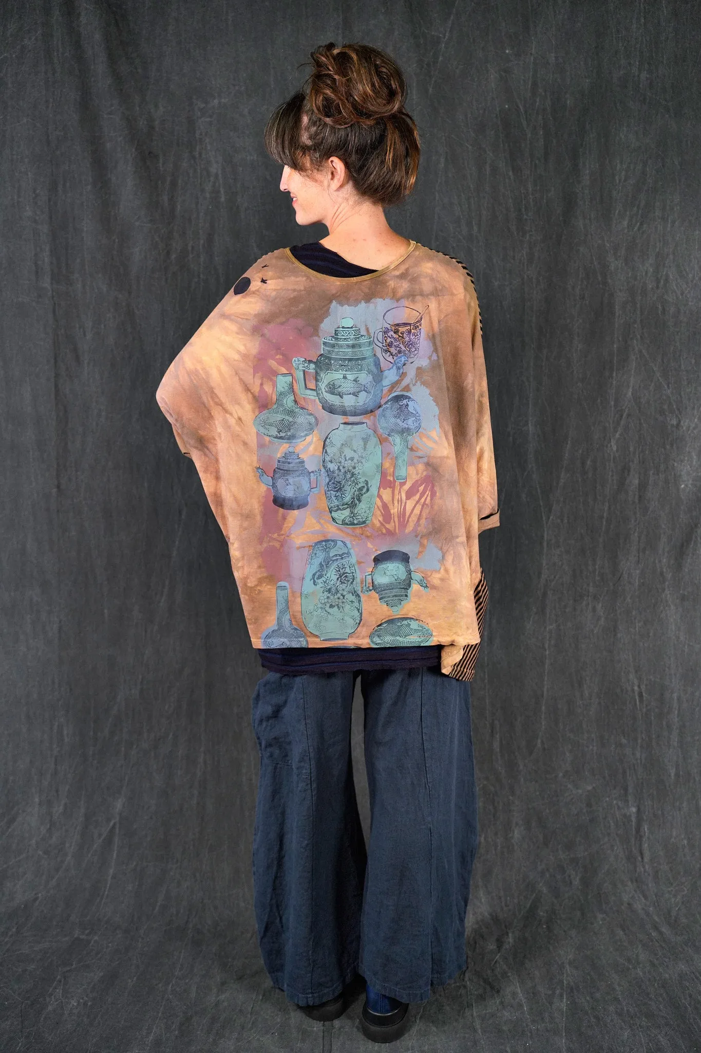 2331HD Poet Top Bronze Tea & Vase Patina