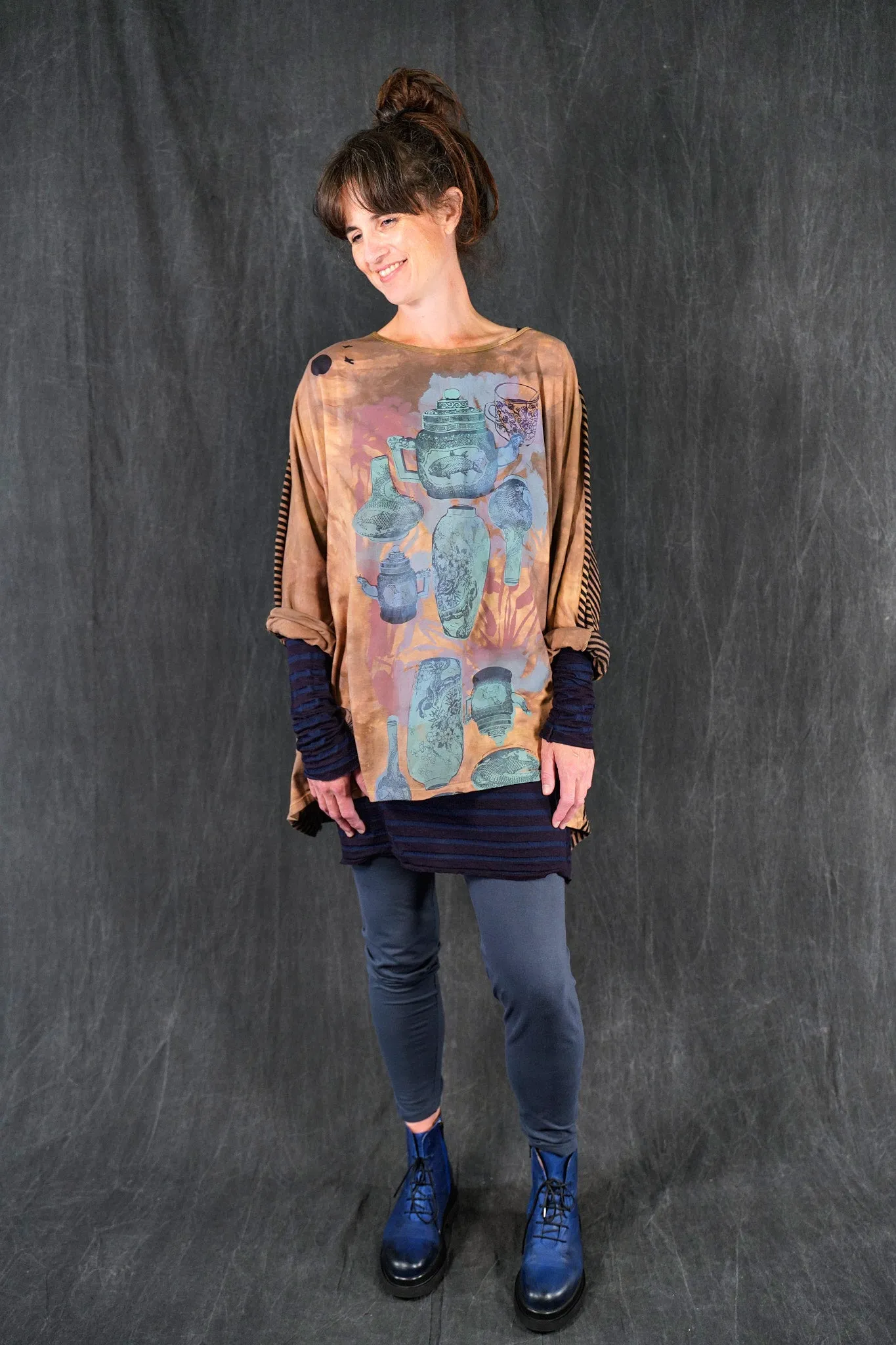 2331HD Poet Top Bronze Tea & Vase Patina