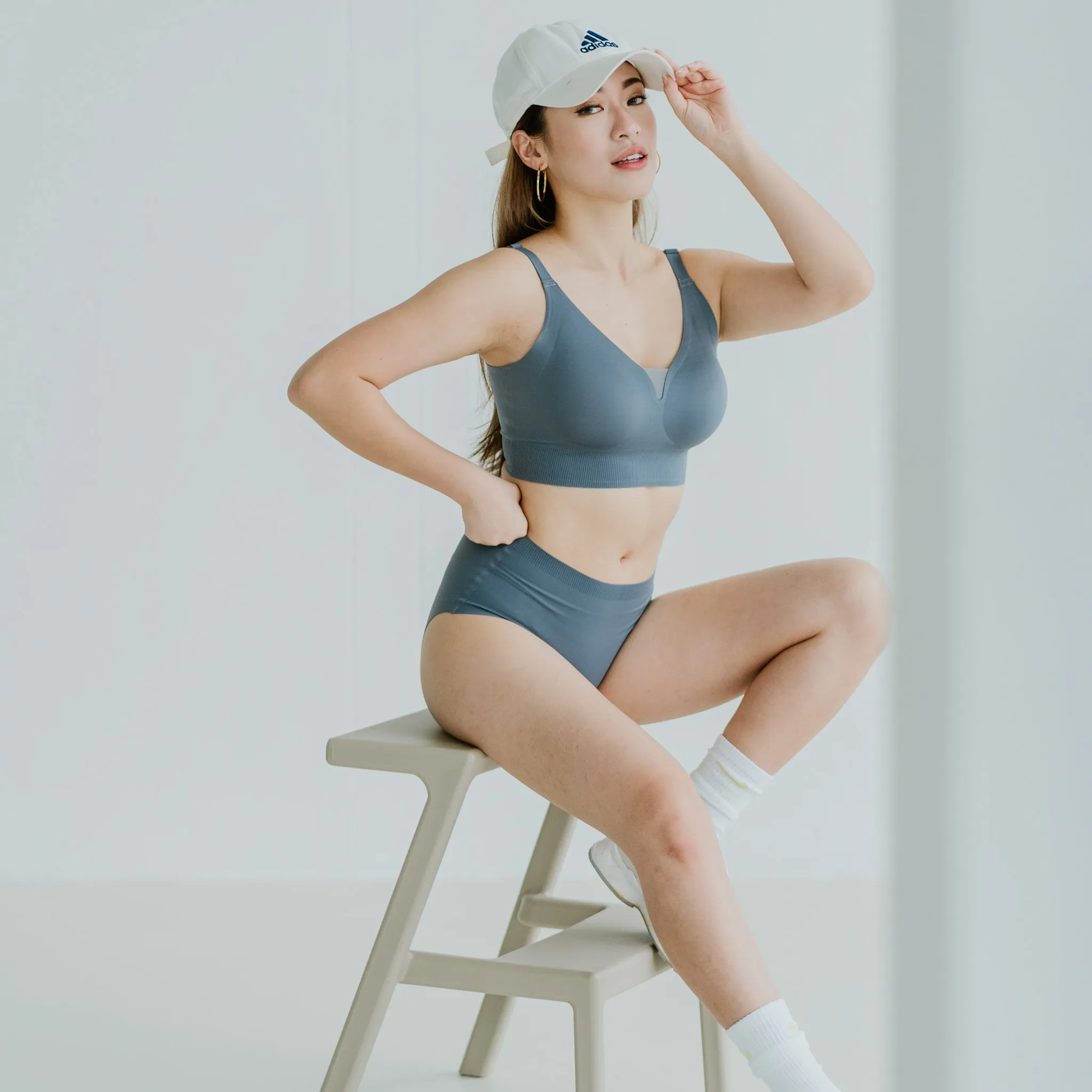 AIR-LEISURE Midi U-Back Seamless Bra in Dark Grey