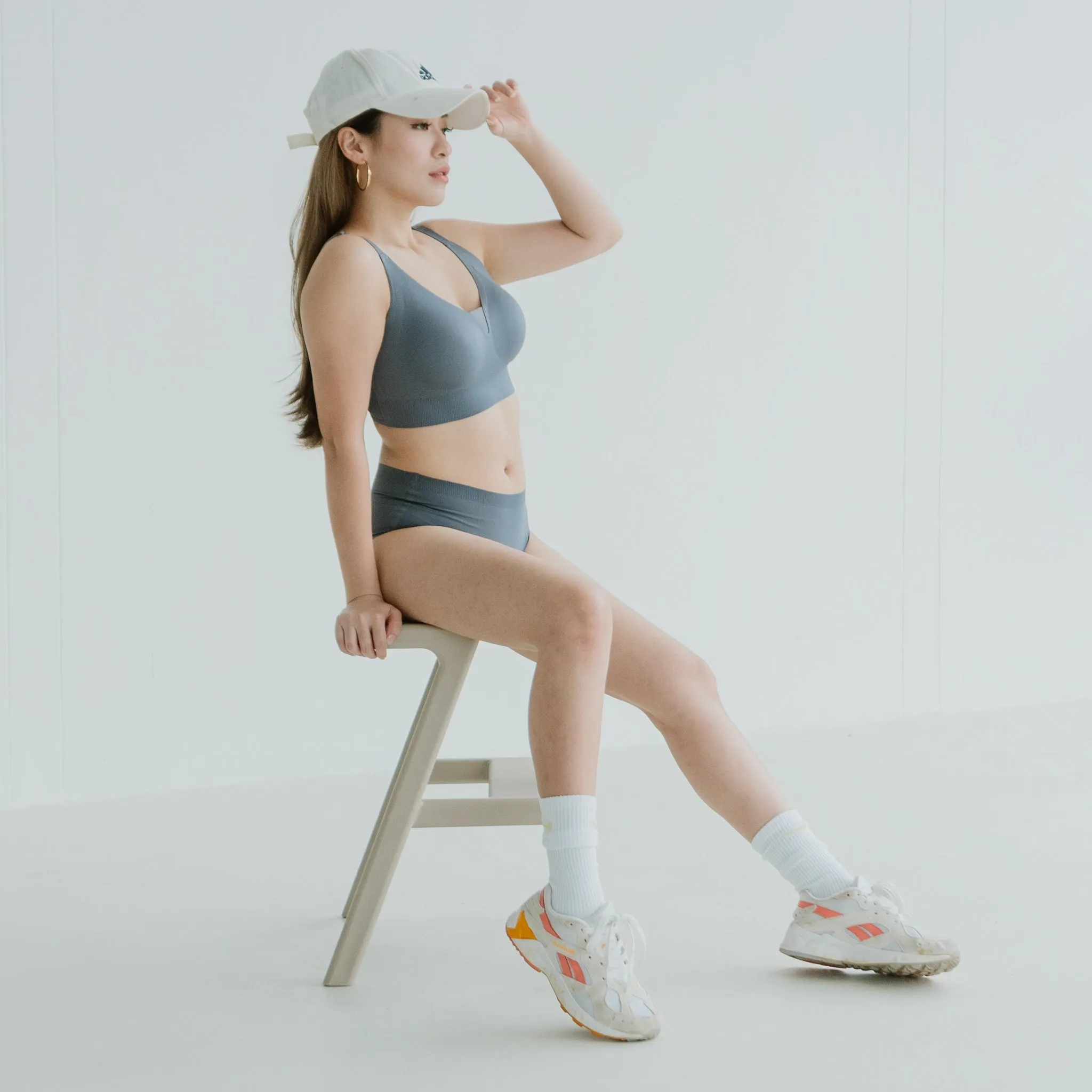AIR-LEISURE Midi U-Back Seamless Bra in Dark Grey