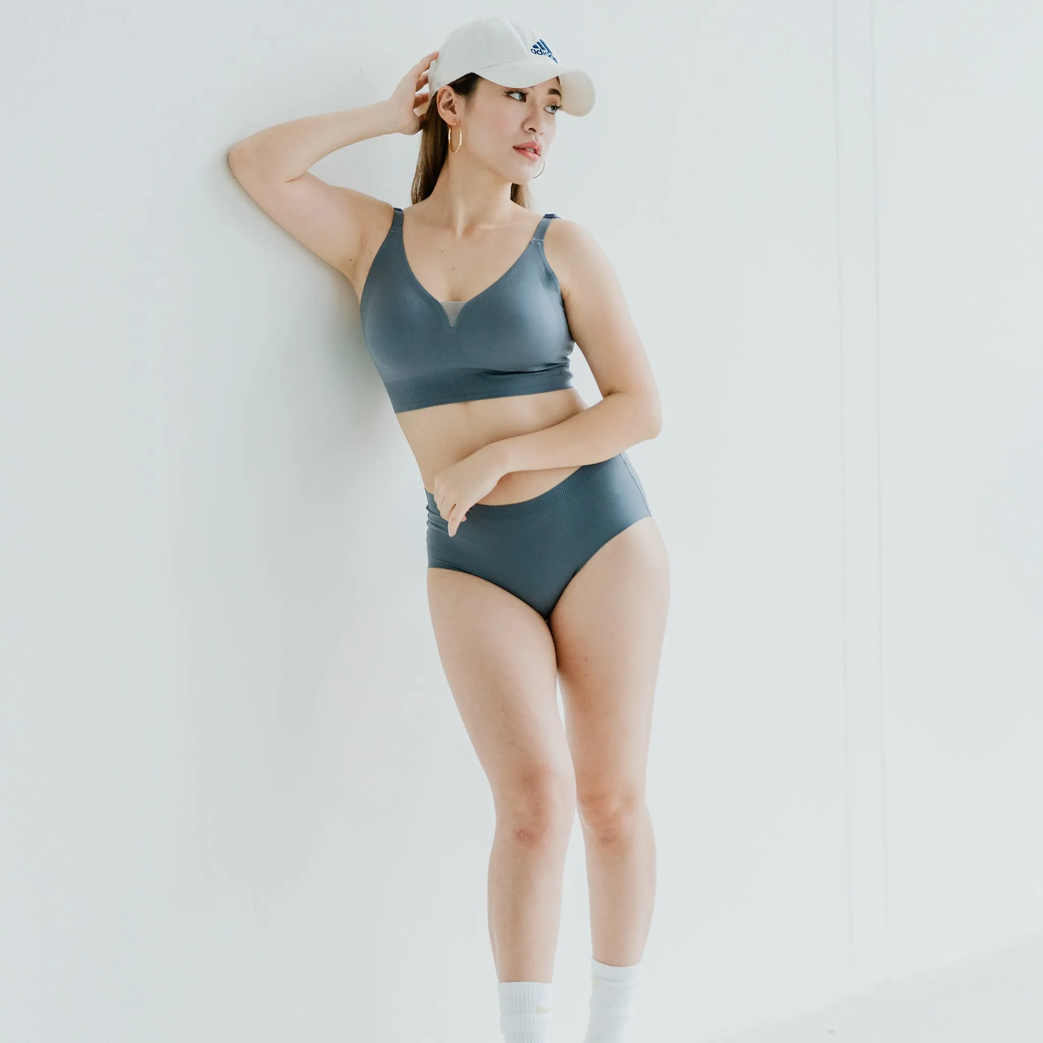AIR-LEISURE Midi U-Back Seamless Bra in Dark Grey