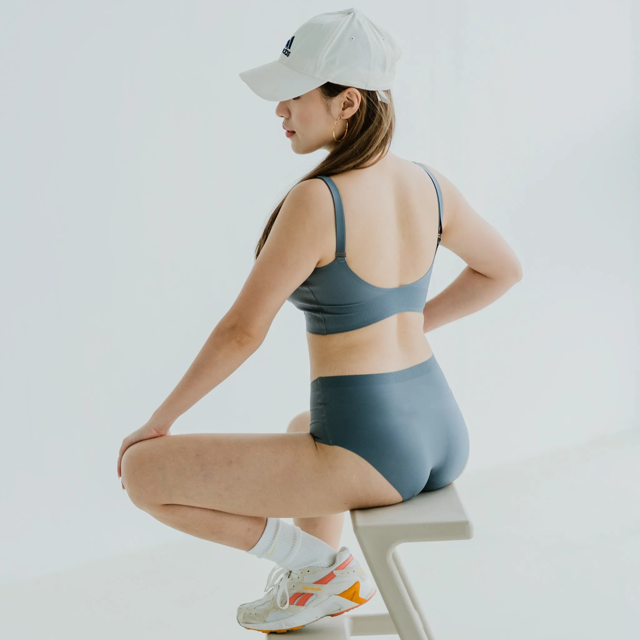 AIR-LEISURE Midi U-Back Seamless Bra in Dark Grey