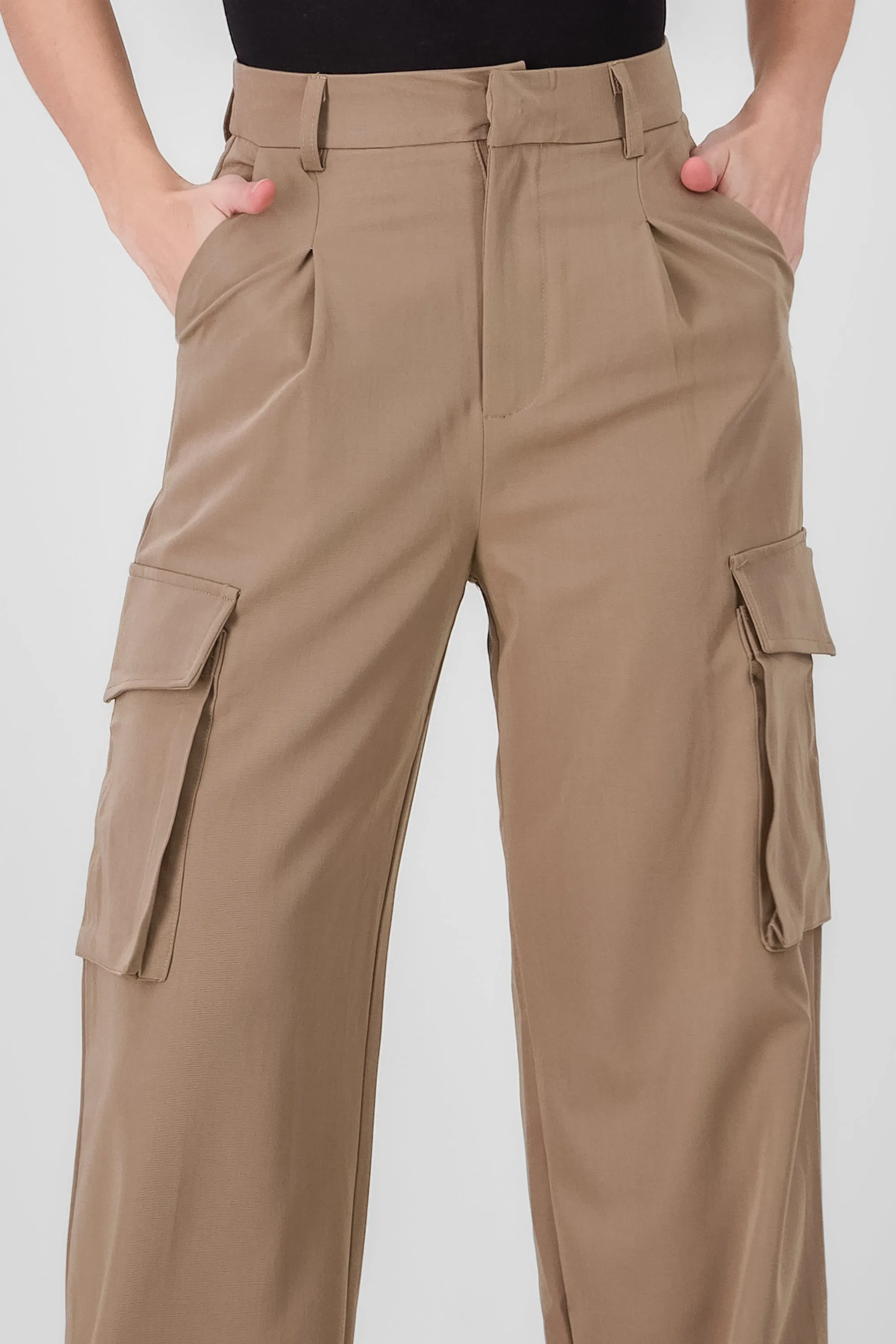 Pantalon sastre detalle bolsas cargo