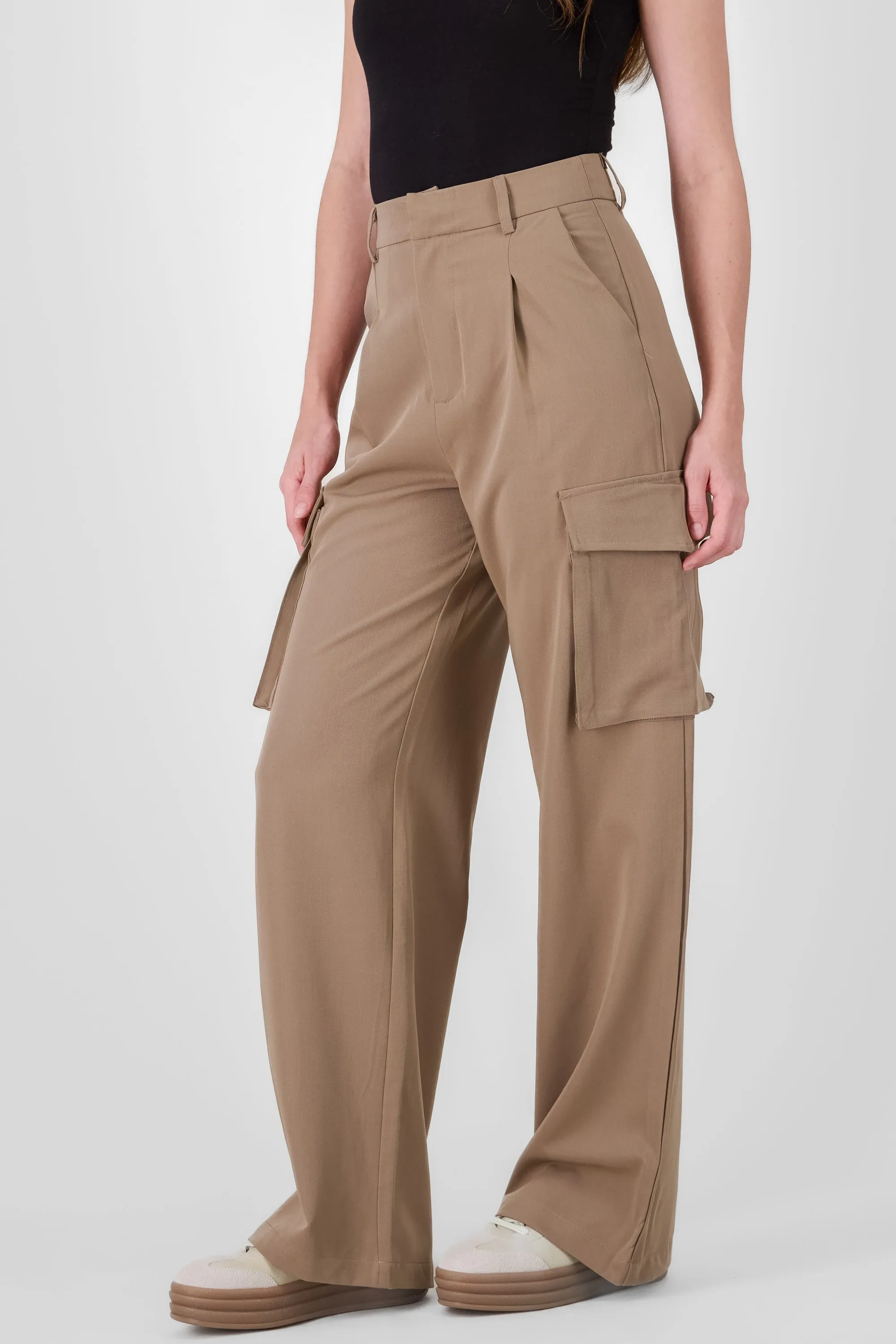 Pantalon sastre detalle bolsas cargo