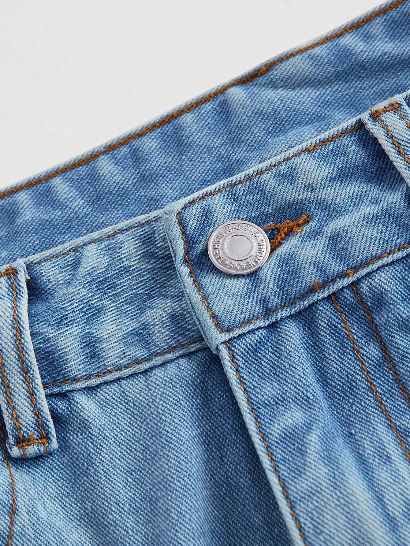 Pantalones cortos de mezclilla con bordado de cerezas