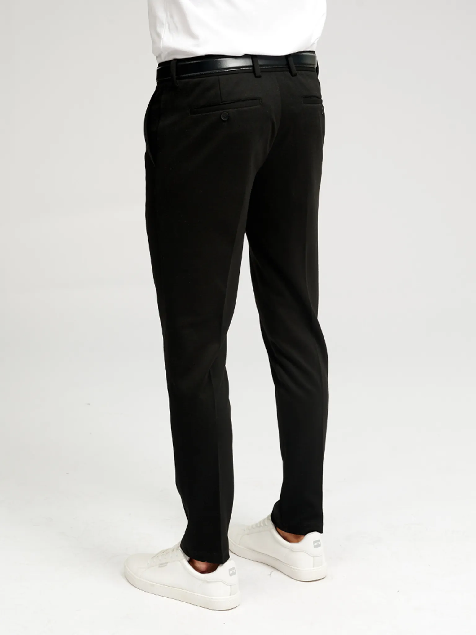 Schlank & Modern: Schwarz Performance Hose