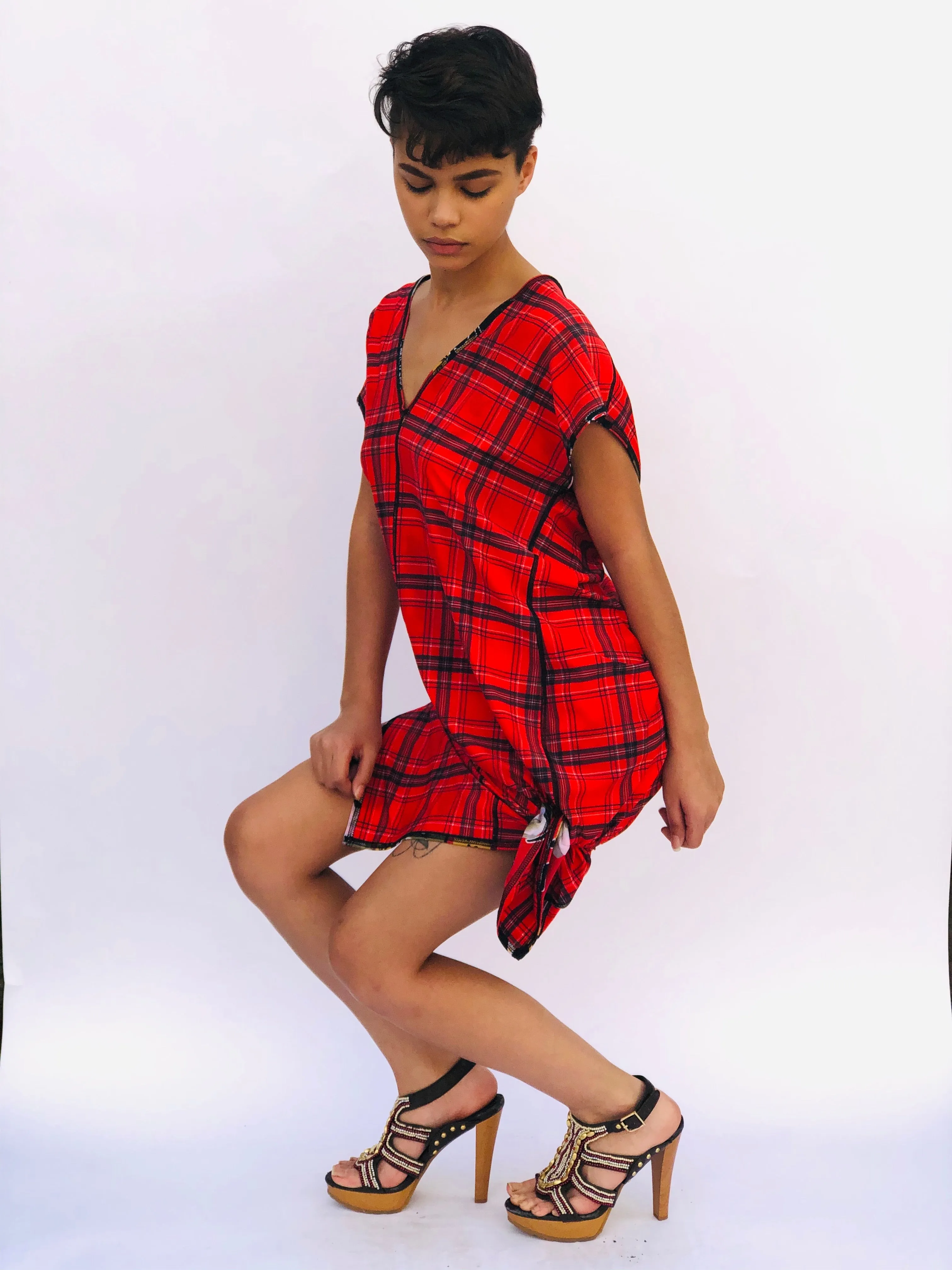V NECK SIDE SLIT DRESS RED GEISHA/RED PLAID